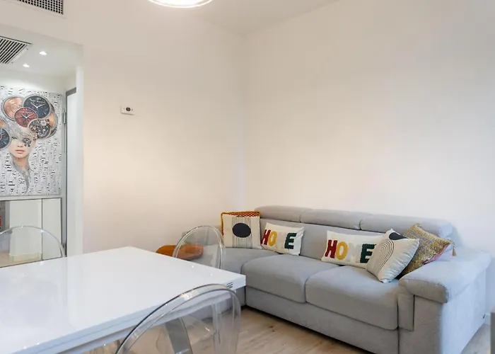 Bartolini Modern 2 Bedrooms By Halldis Lägenhet